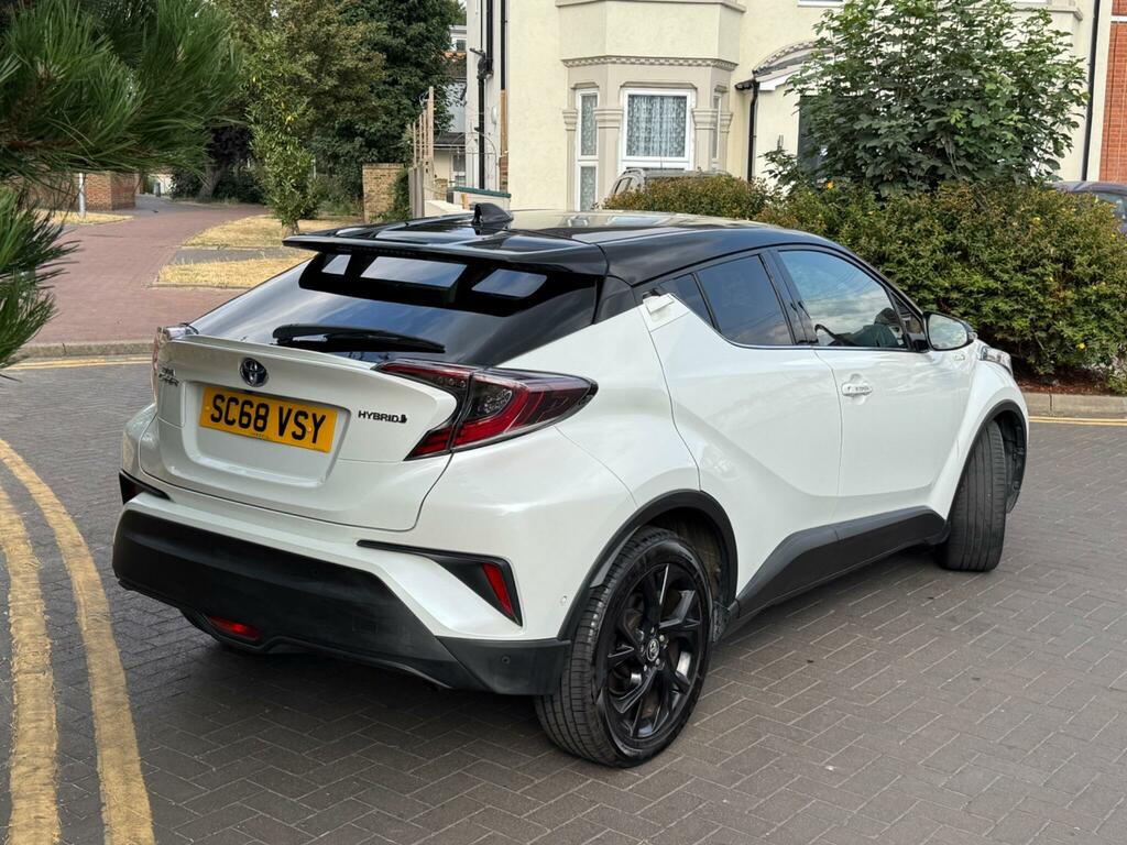 Toyota C-Hr Dynamic White #2