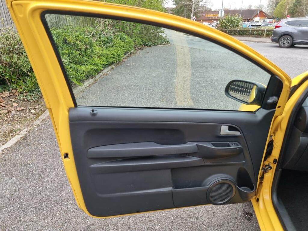 Volkswagen Fox Hatchback  #29