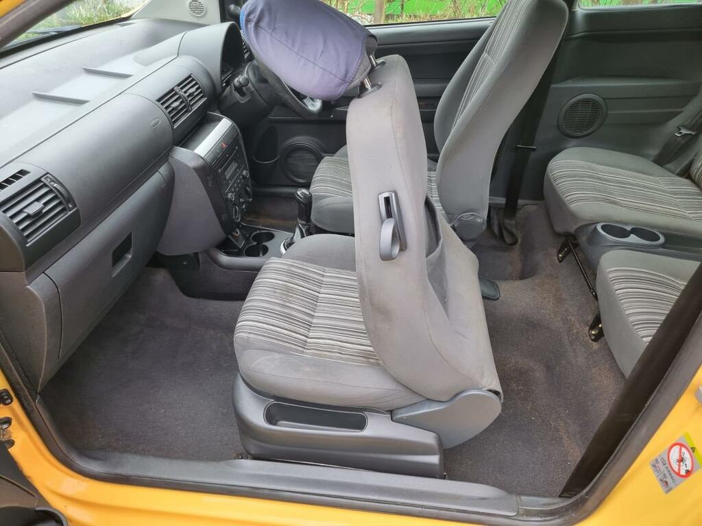 Volkswagen Fox Hatchback  #40
