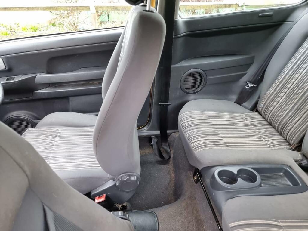 Volkswagen Fox Hatchback  #44