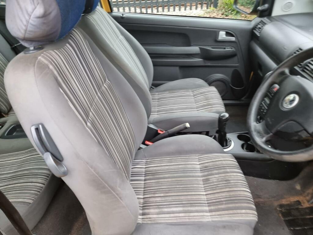 Volkswagen Fox Hatchback  #23