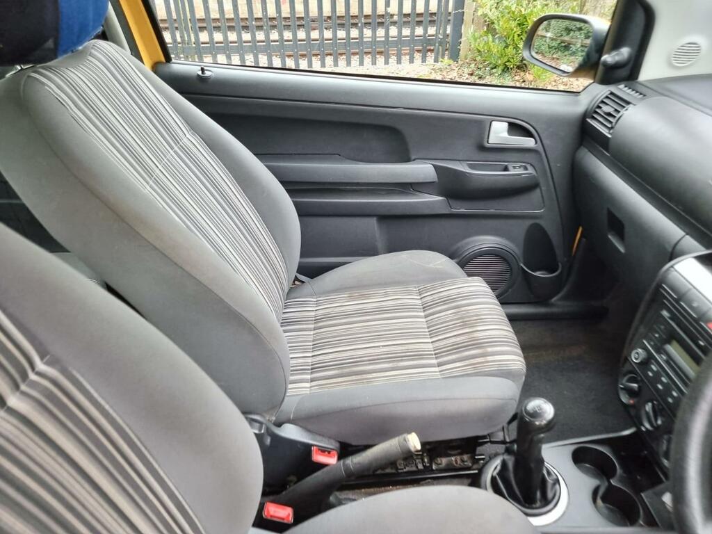 Volkswagen Fox Hatchback  #42