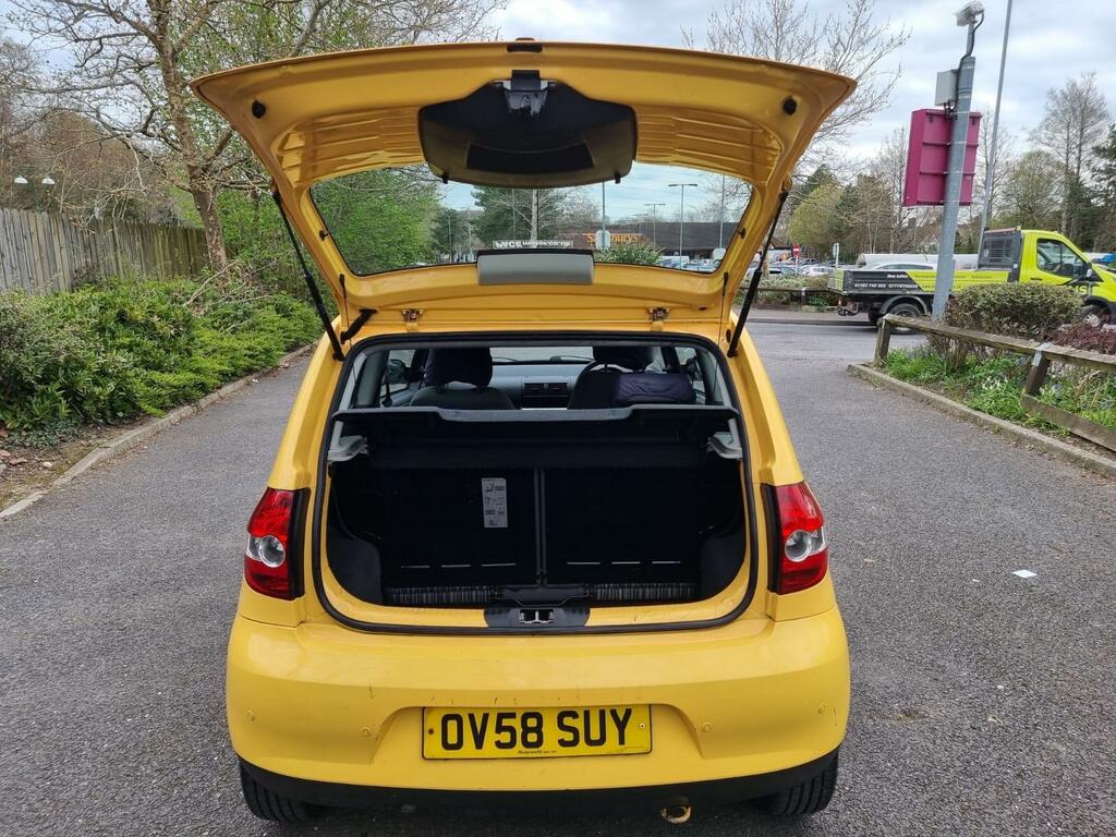 Volkswagen Fox Hatchback  #35