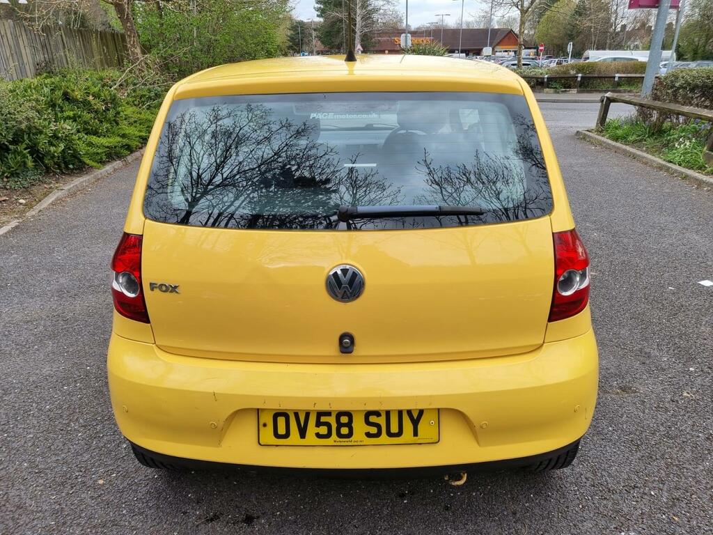 Volkswagen Fox Hatchback  #15