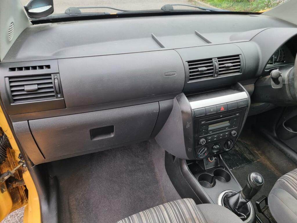 Volkswagen Fox Hatchback  #21