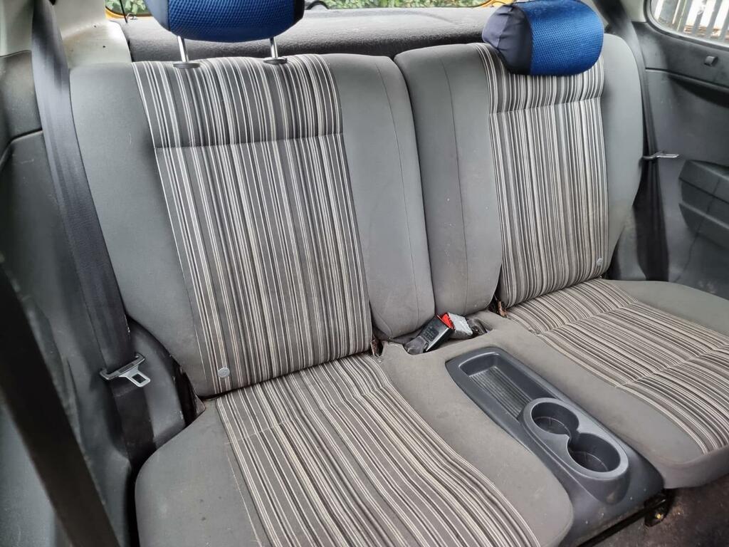 Volkswagen Fox Hatchback  #26