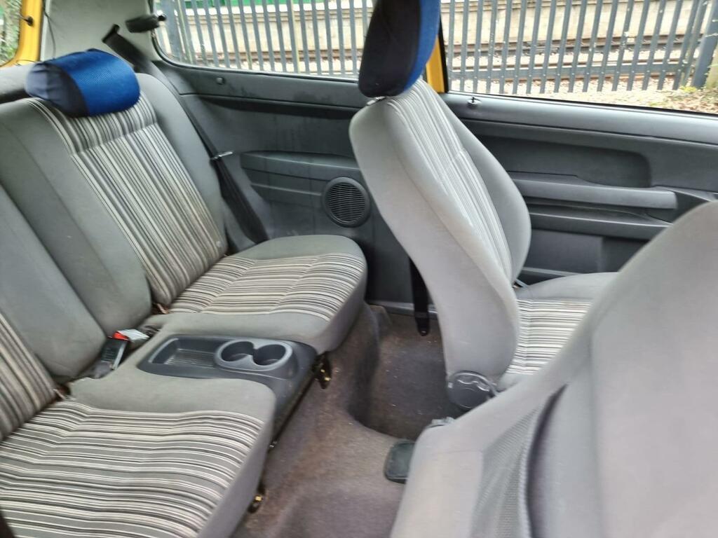Volkswagen Fox Hatchback  #27