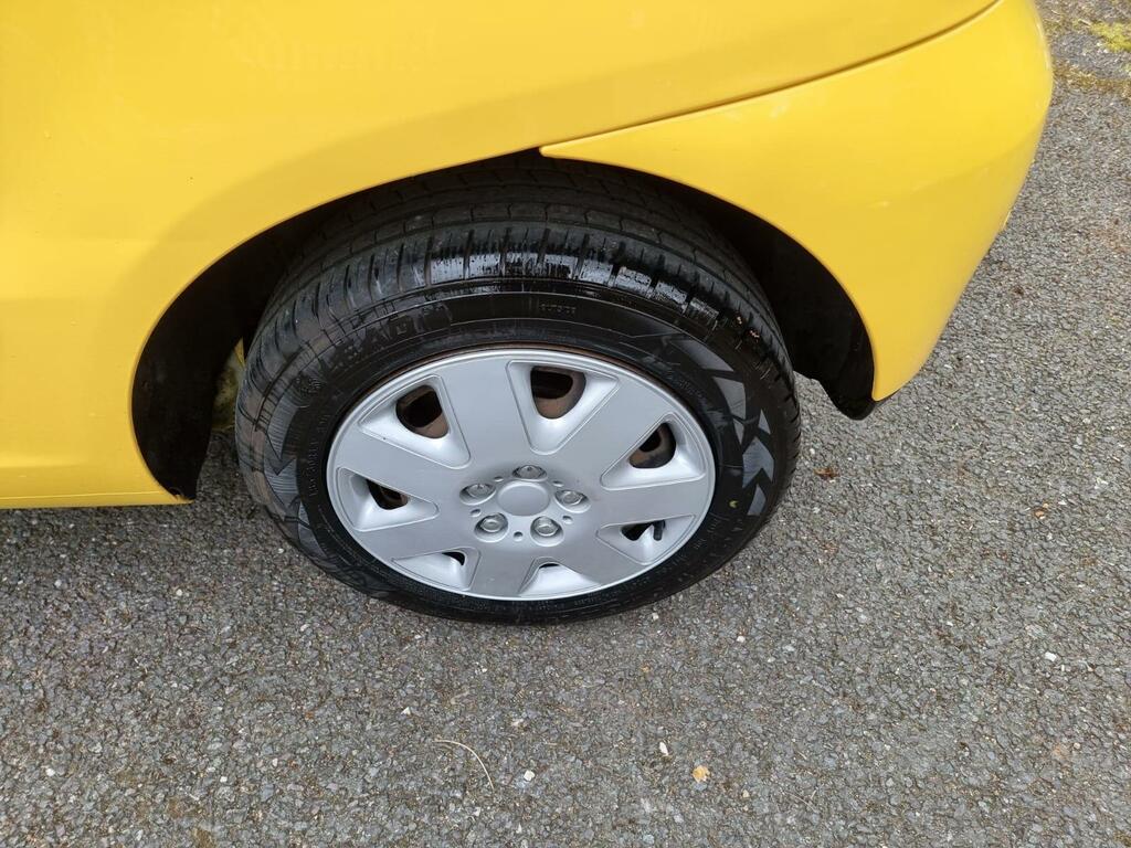 Volkswagen Fox Hatchback  #32