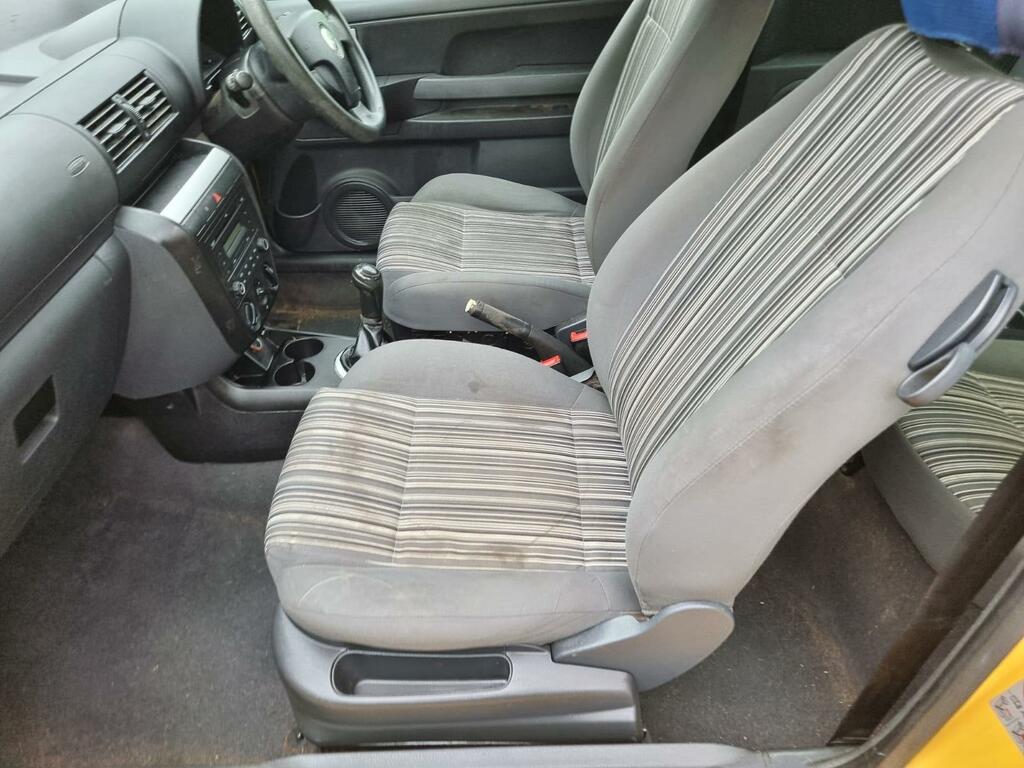 Volkswagen Fox Hatchback  #39