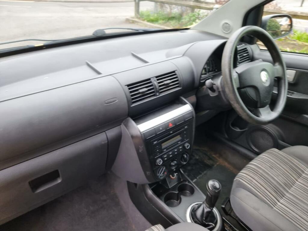 Volkswagen Fox Hatchback  #22