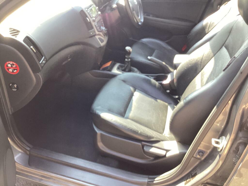Hyundai I30 Hatchback White #29