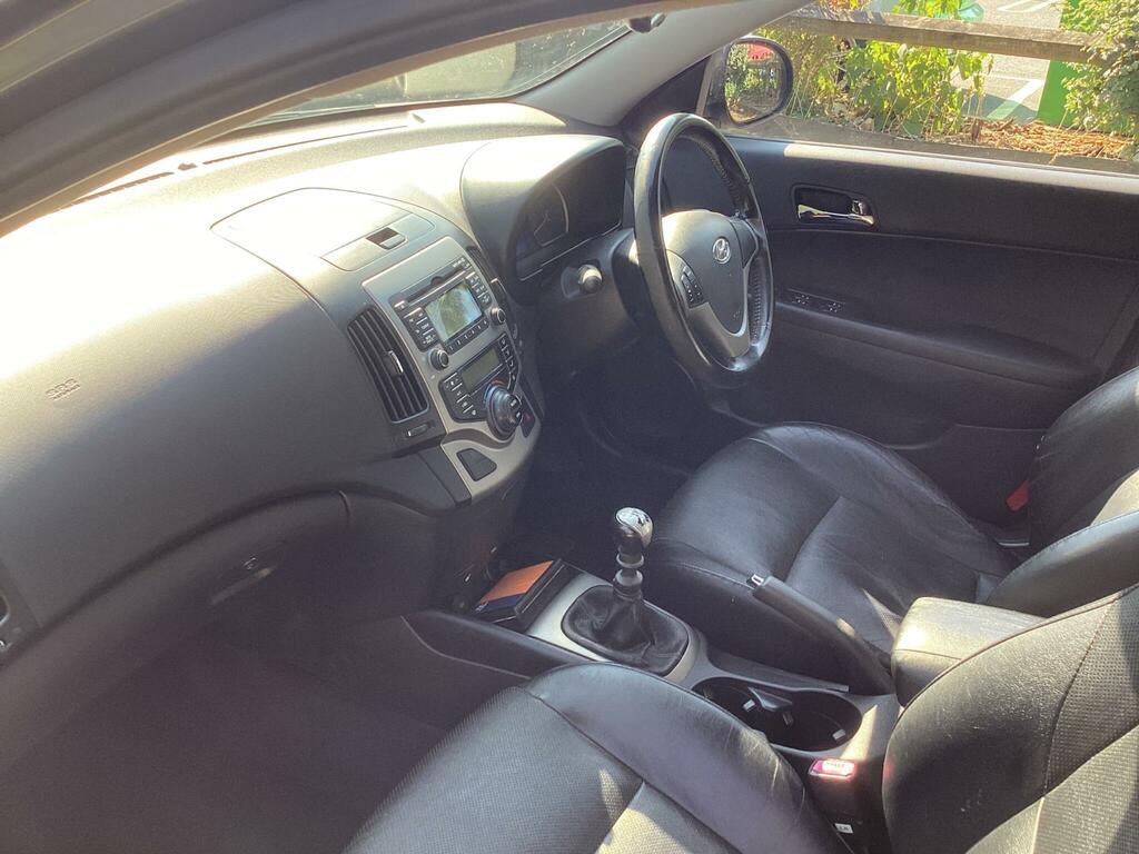 Hyundai I30 Hatchback White #14
