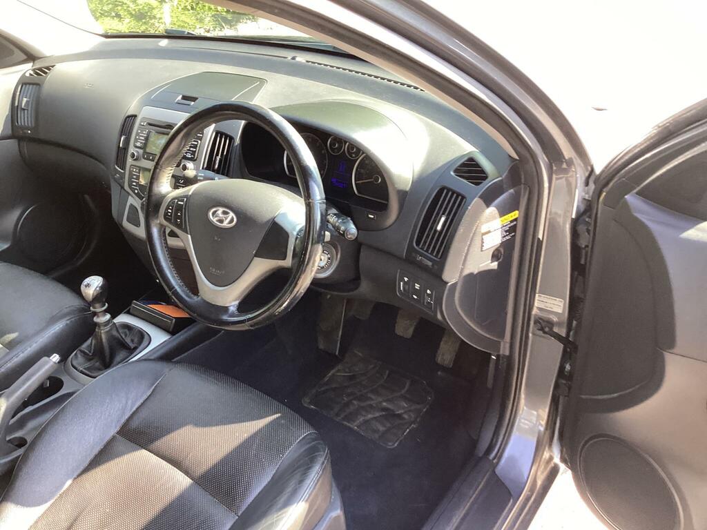 Hyundai I30 Hatchback White #30