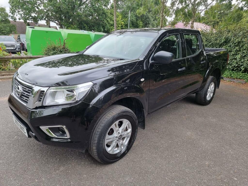 Nissan Navara Acenta Black #6