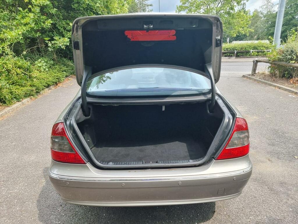 Mercedes-Benz E Class Saloon E220 Cdi Avantgarde 200808 Black #41