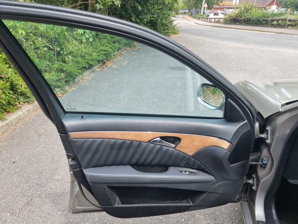 Mercedes-Benz E Class Saloon E220 Cdi Avantgarde 200808 Black #31