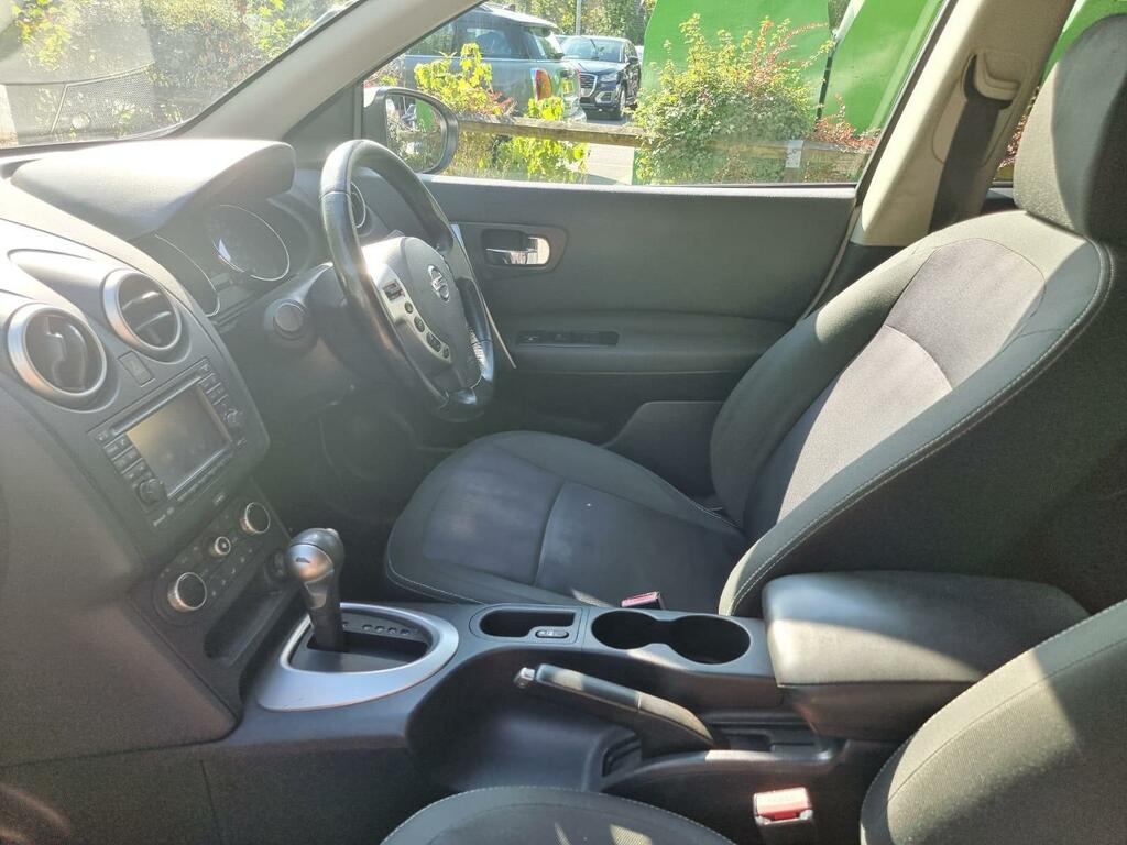 Nissan Qashqai Hatchback White #23