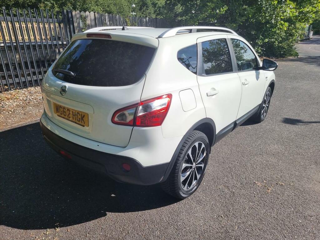 Nissan Qashqai Hatchback White #18