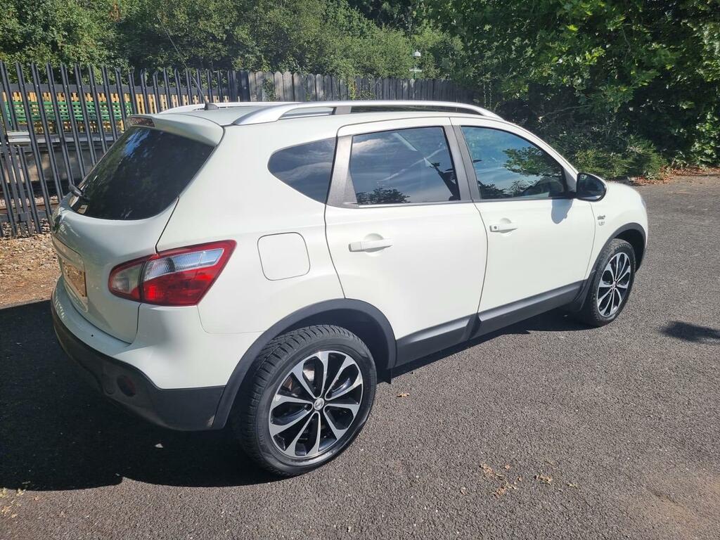 Nissan Qashqai Hatchback White #17