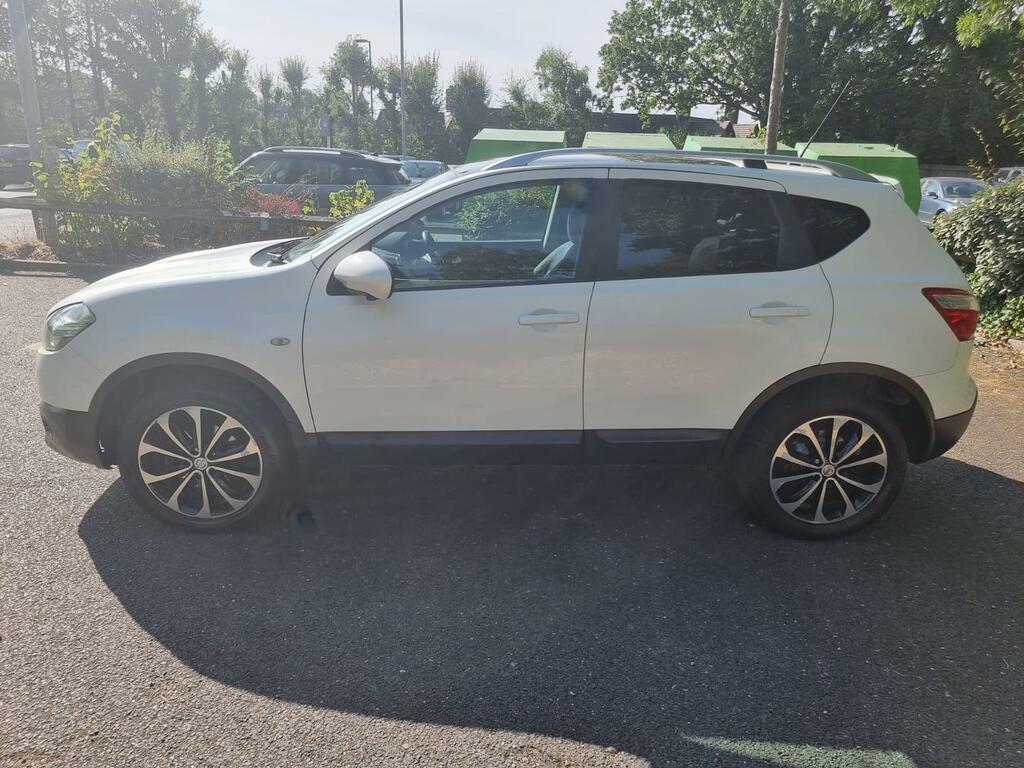 Nissan Qashqai Hatchback White #9