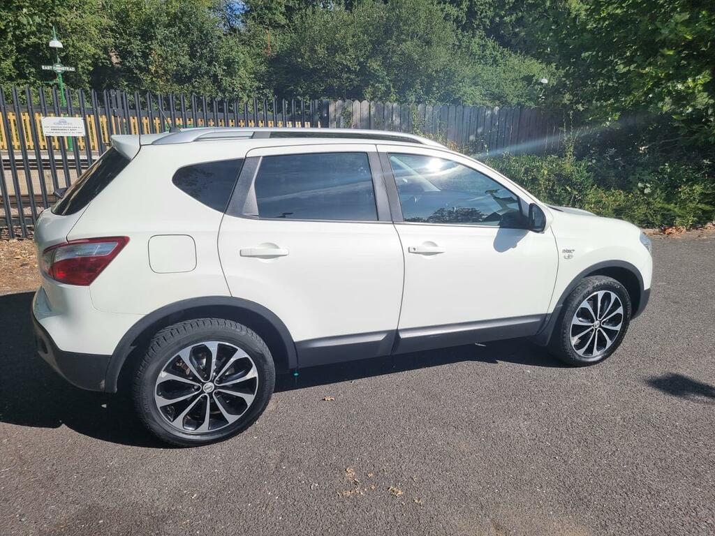 Nissan Qashqai Hatchback White #14