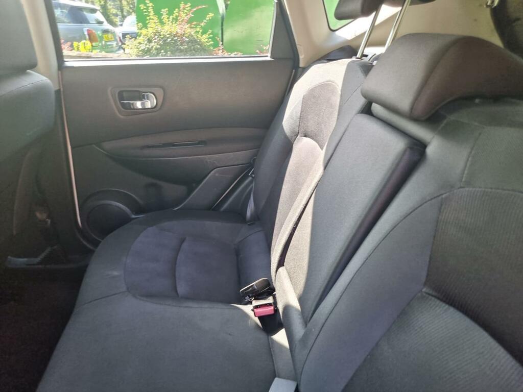 Nissan Qashqai Hatchback White #25