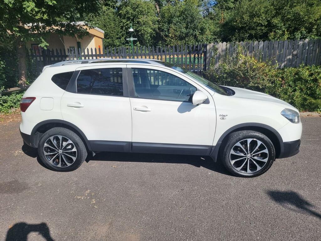 Nissan Qashqai Hatchback White #16
