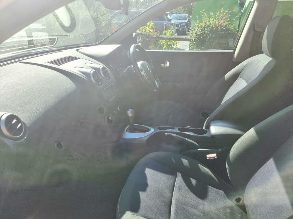 Nissan Qashqai Hatchback White #43