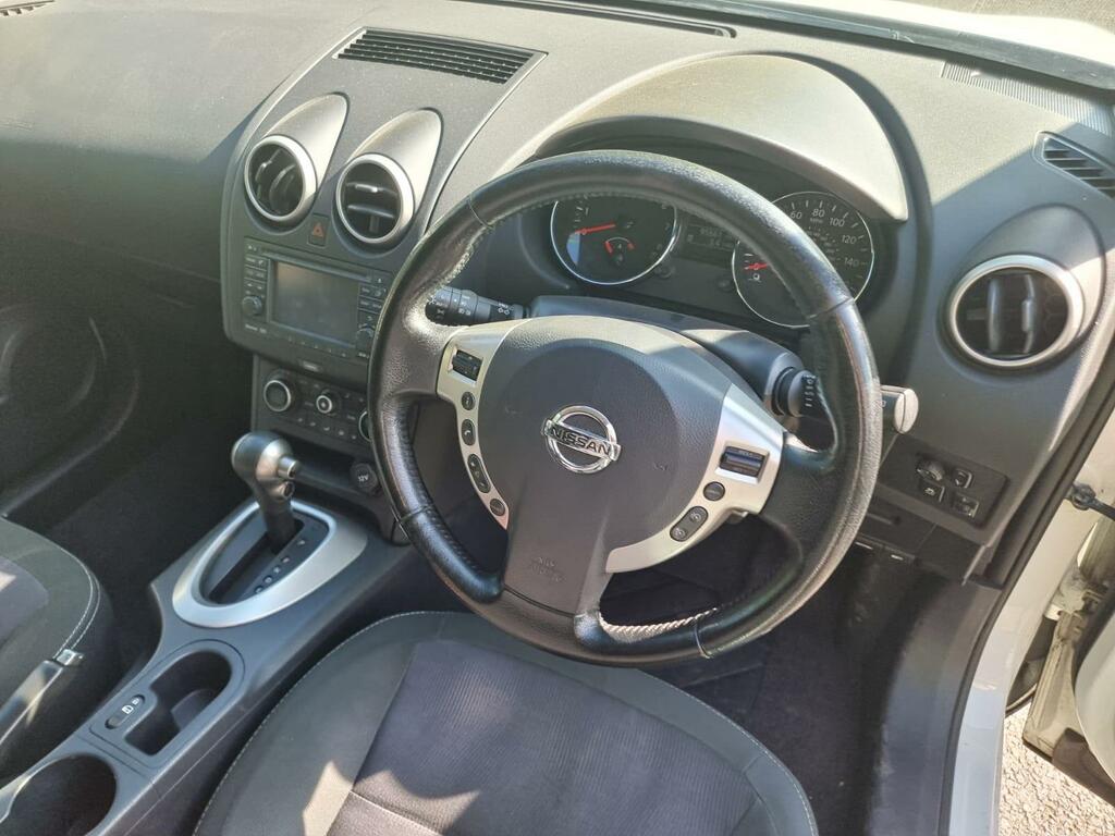 Nissan Qashqai Hatchback White #41
