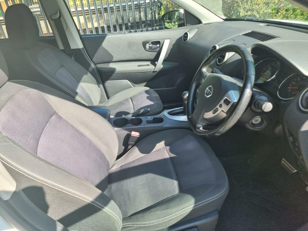 Nissan Qashqai Hatchback White #24