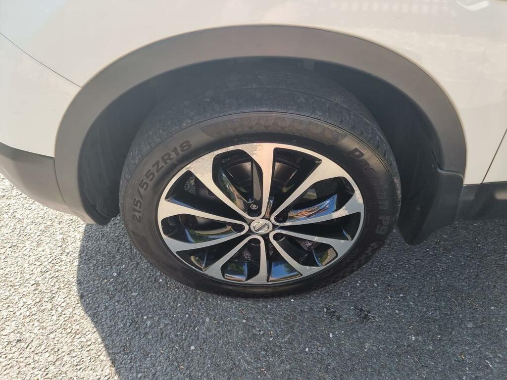Nissan Qashqai Hatchback White #35