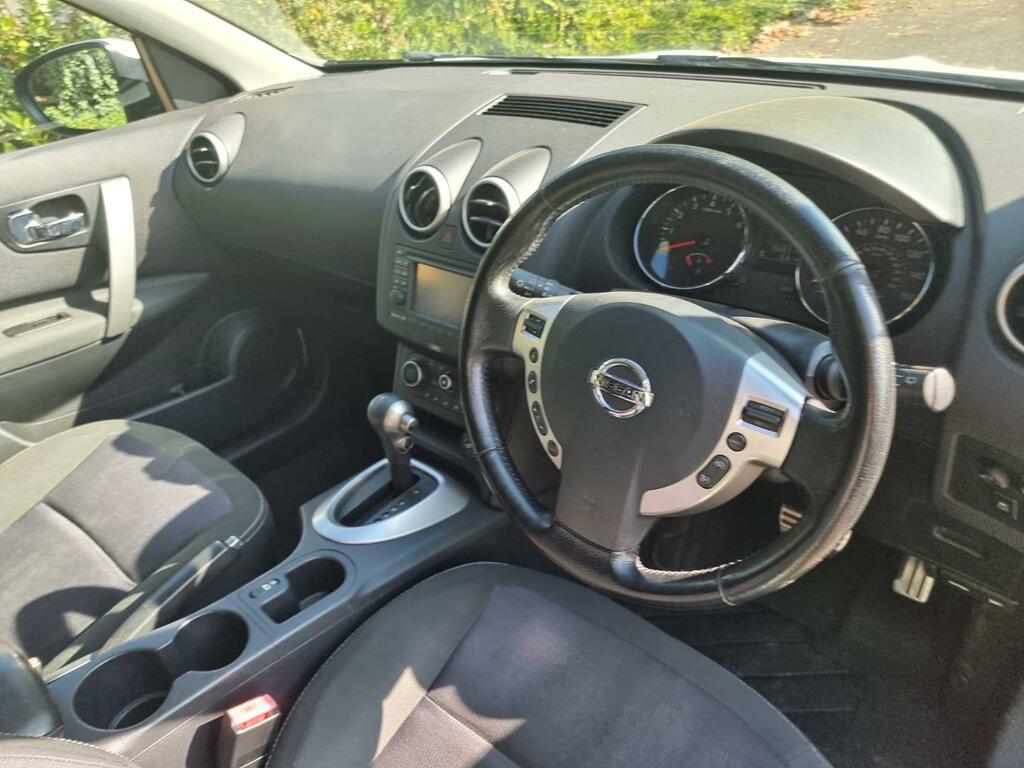 Nissan Qashqai Hatchback White #22