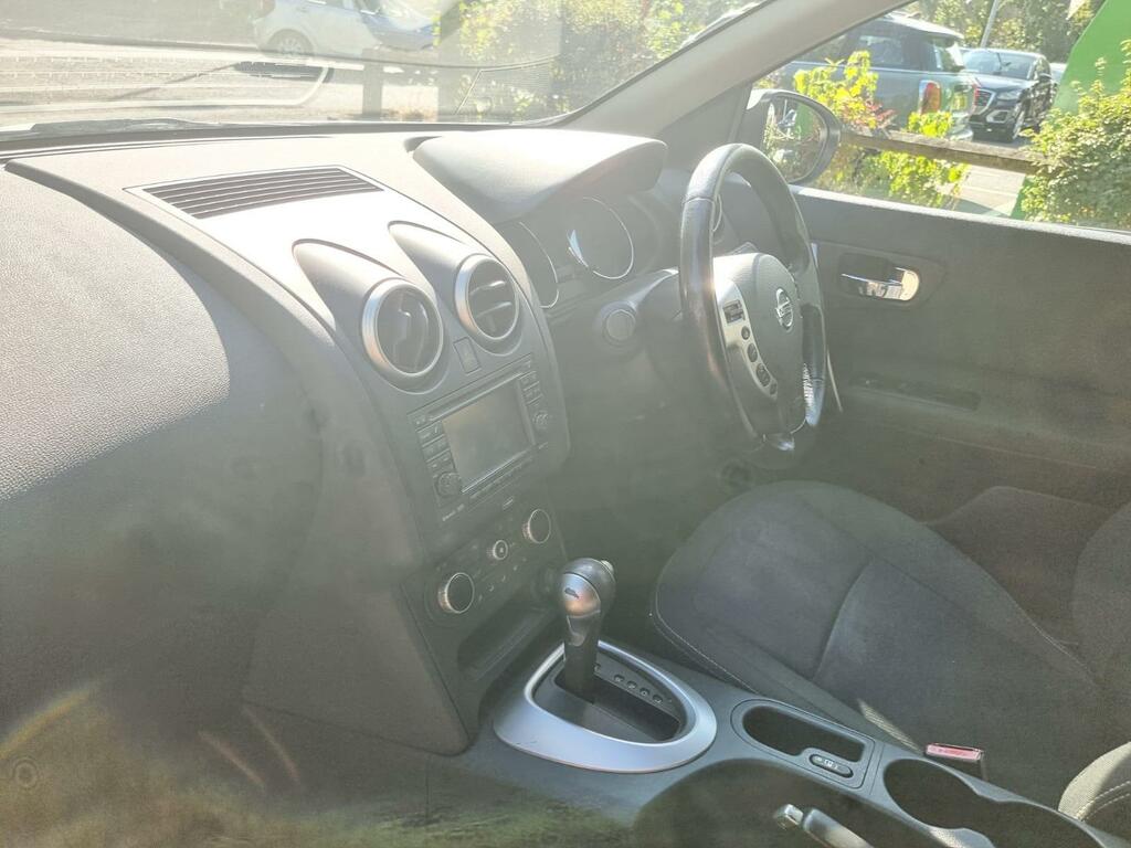 Nissan Qashqai Hatchback White #20
