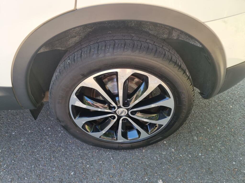 Nissan Qashqai Hatchback White #36