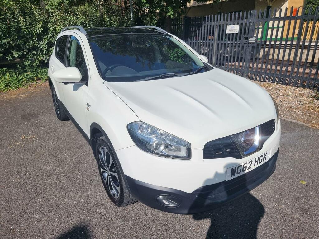 Nissan Qashqai Hatchback White #2