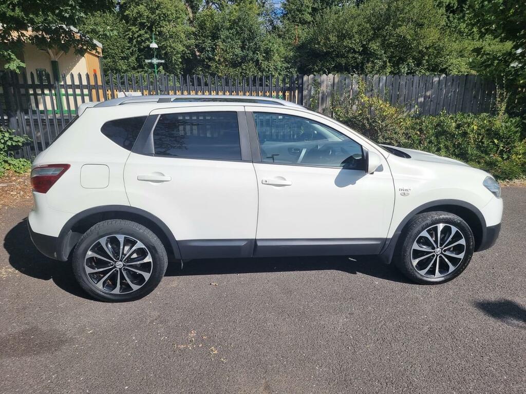 Nissan Qashqai Hatchback White #15
