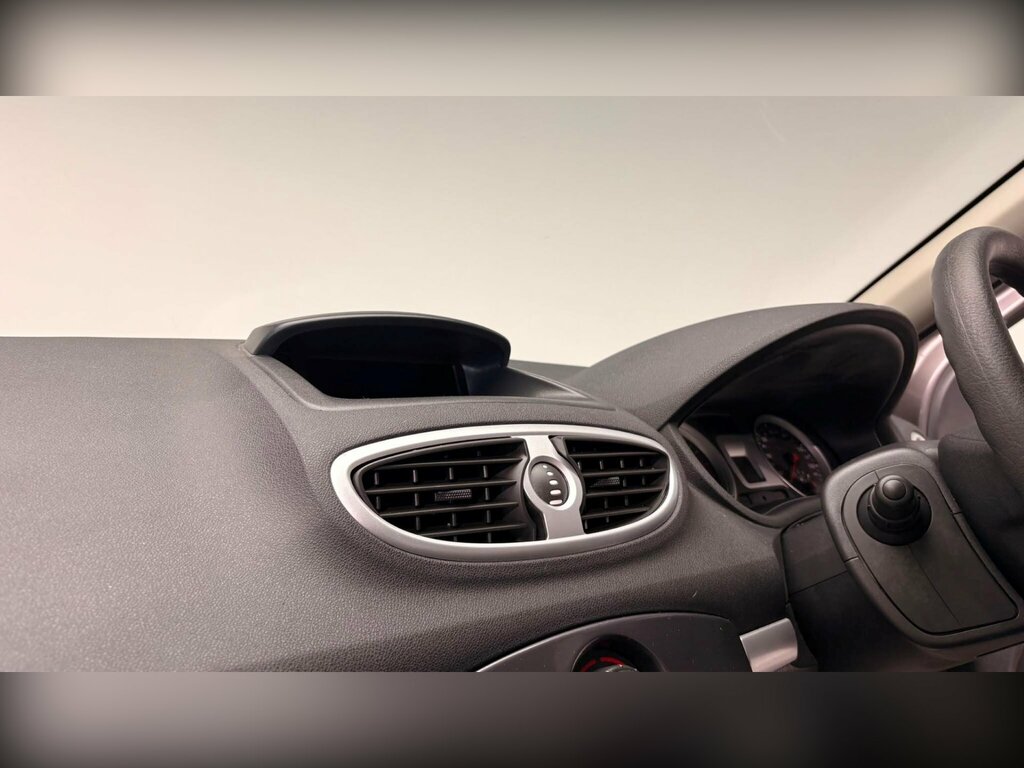 Renault Clio 1.2 Expression Euro 5 White #54