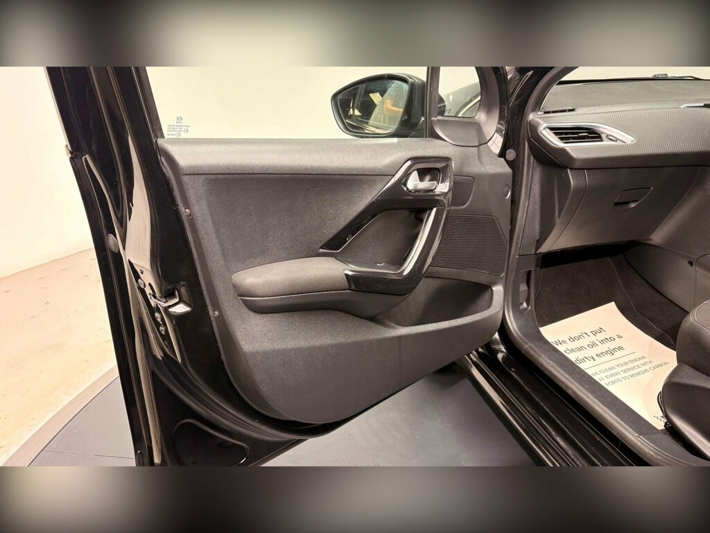 Peugeot 208 Hatchback Silver #48