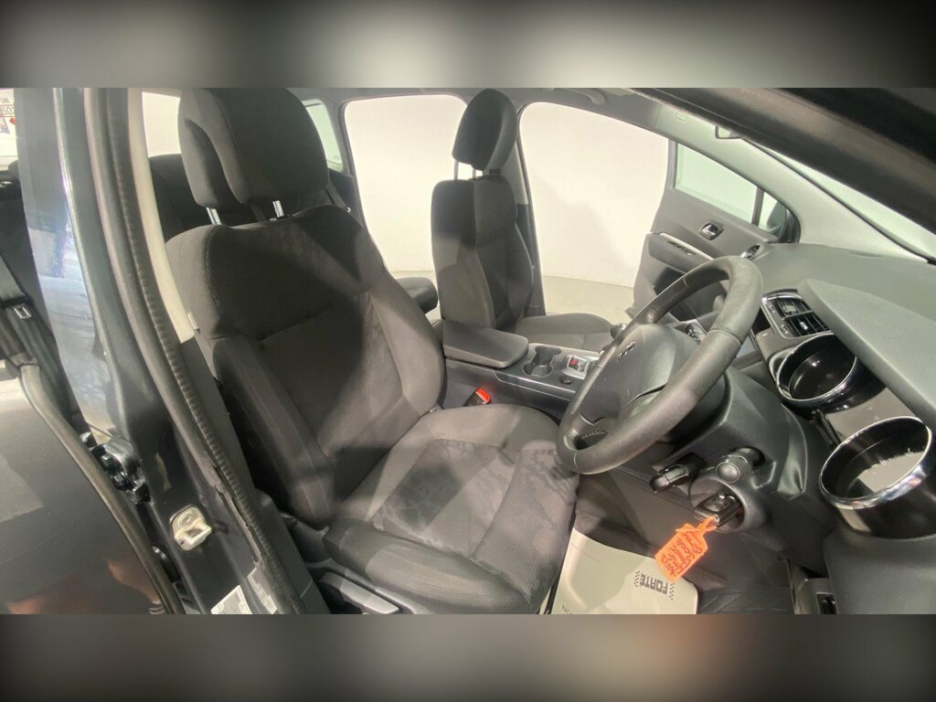 Peugeot 3008 Active 1.6 E-hdi Fap Black #18