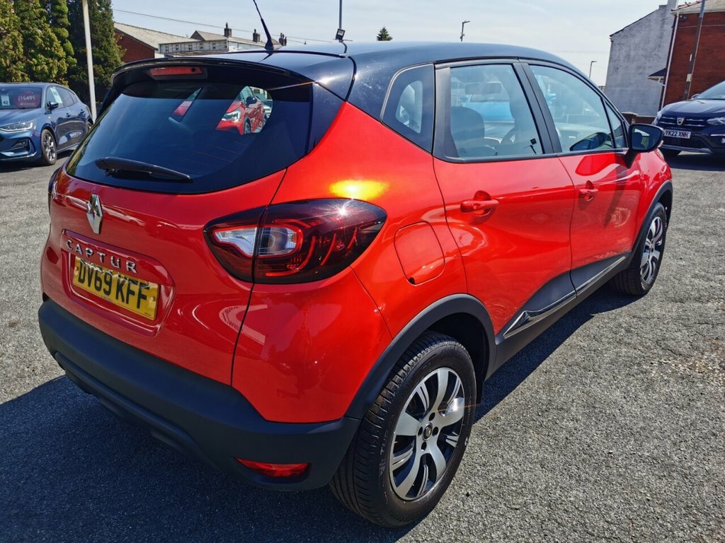 Renault Captur Play Tce DV69KFF Red #5