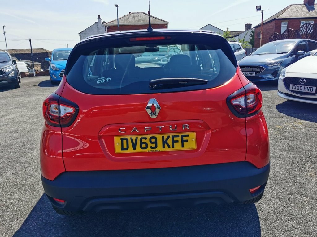 Renault Captur Play Tce DV69KFF Red #4