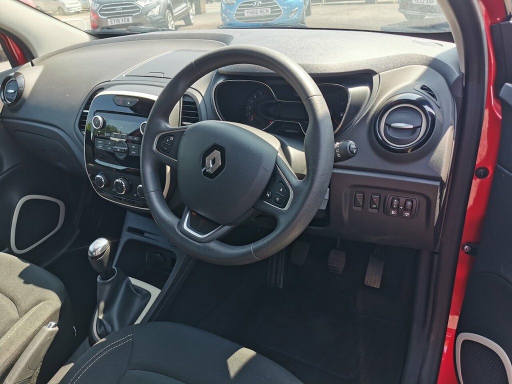 Renault Captur Play Tce DV69KFF Red #6