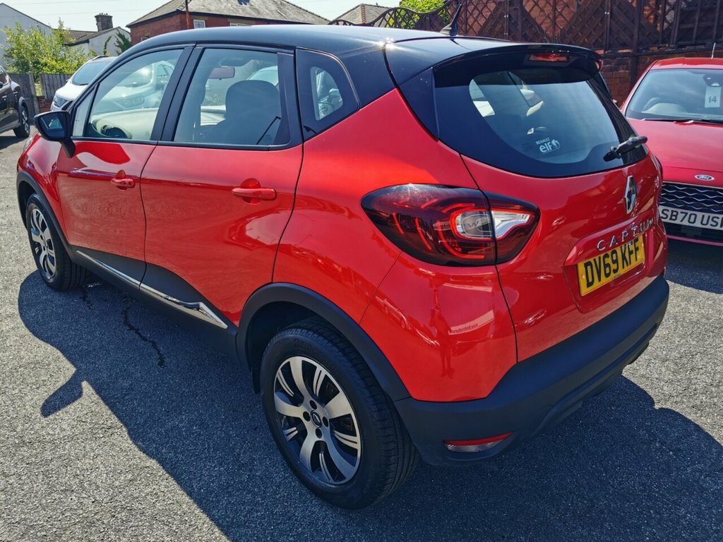Renault Captur Play Tce DV69KFF Red #3