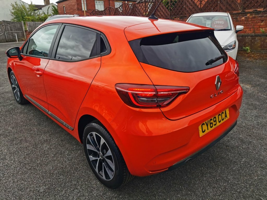 Renault Clio 1L Iconic Orange #4