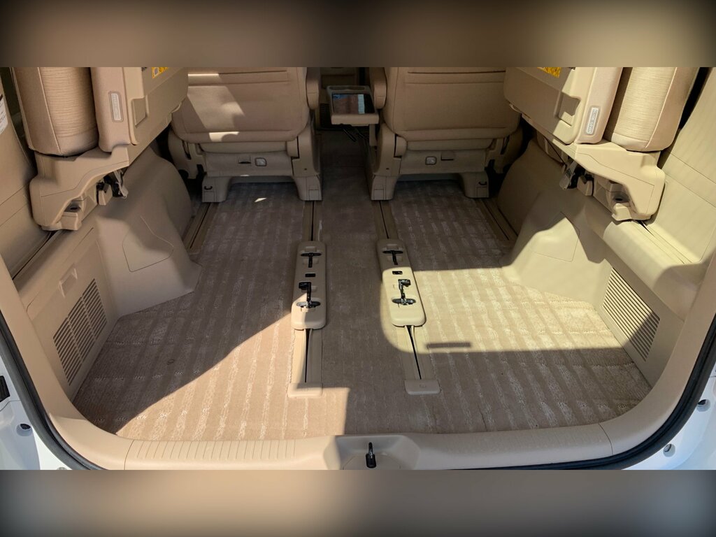 Toyota Vellfire Auto White #62