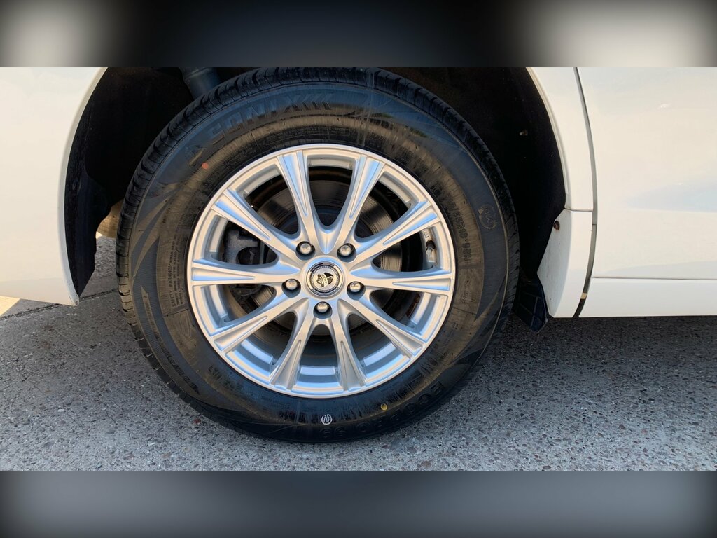 Toyota Vellfire Auto White #26