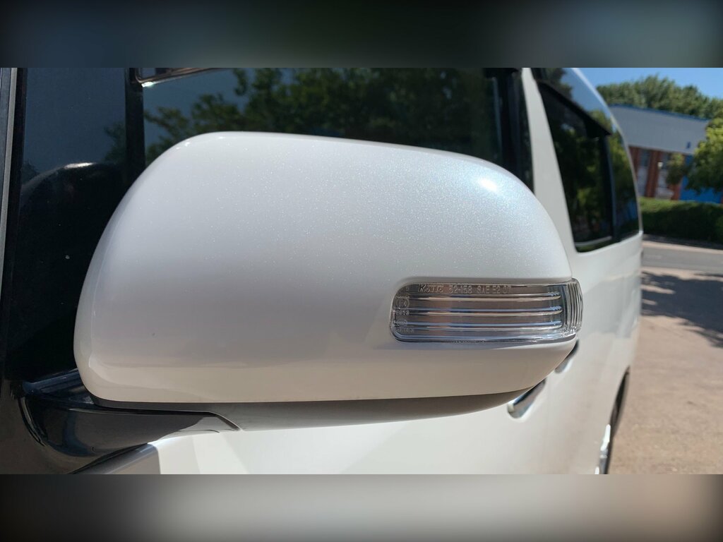 Toyota Vellfire Auto White #23