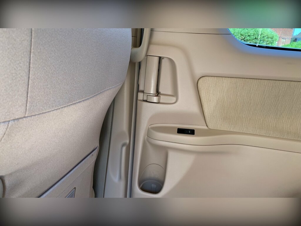 Toyota Vellfire Auto White #55