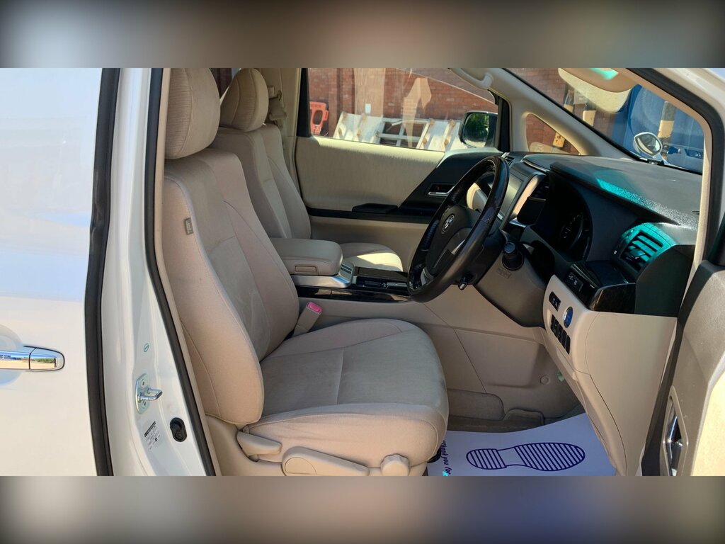 Toyota Vellfire Auto White #46