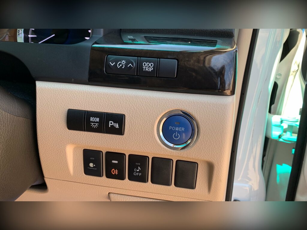 Toyota Vellfire Auto White #48
